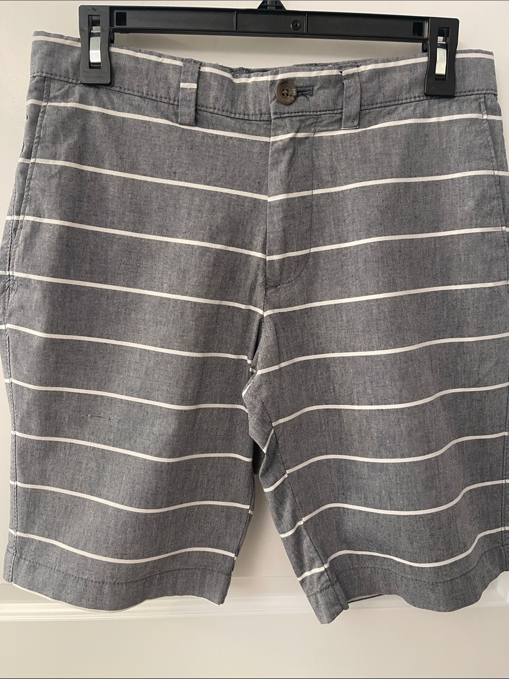 Banana Republic Men’s Gray Blue Stripe Flat-Front Shorts/Cotton